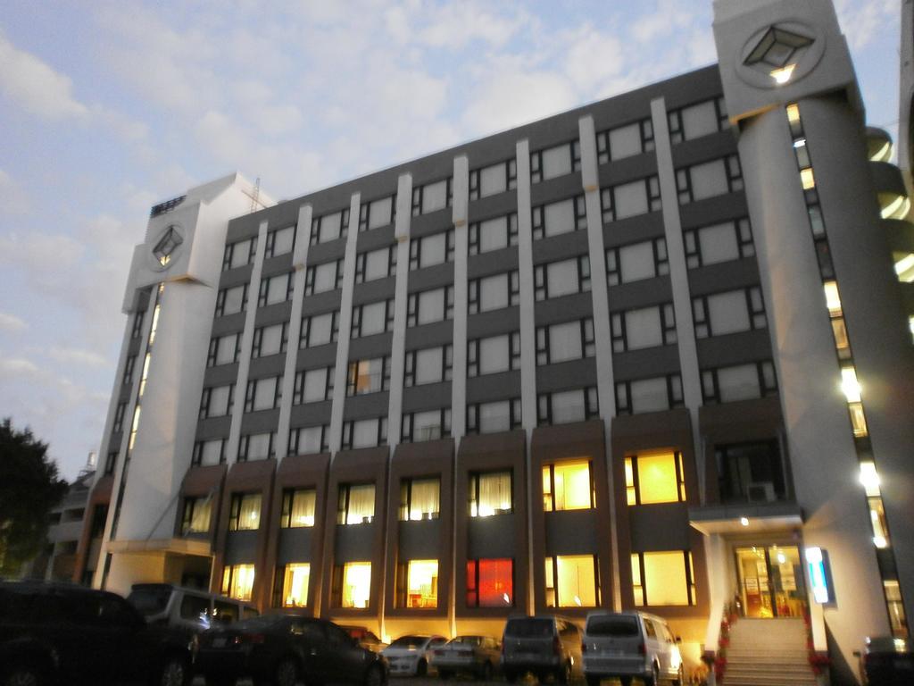 Hotel Kaohsiung International Plaza Exterior foto