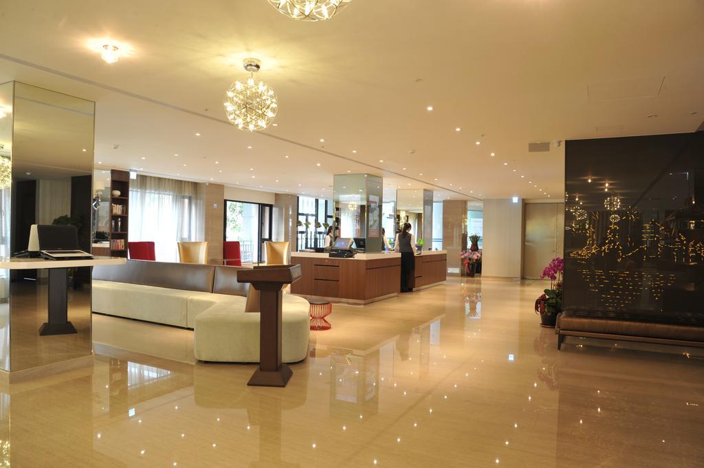 Hotel Kaohsiung International Plaza Exterior foto