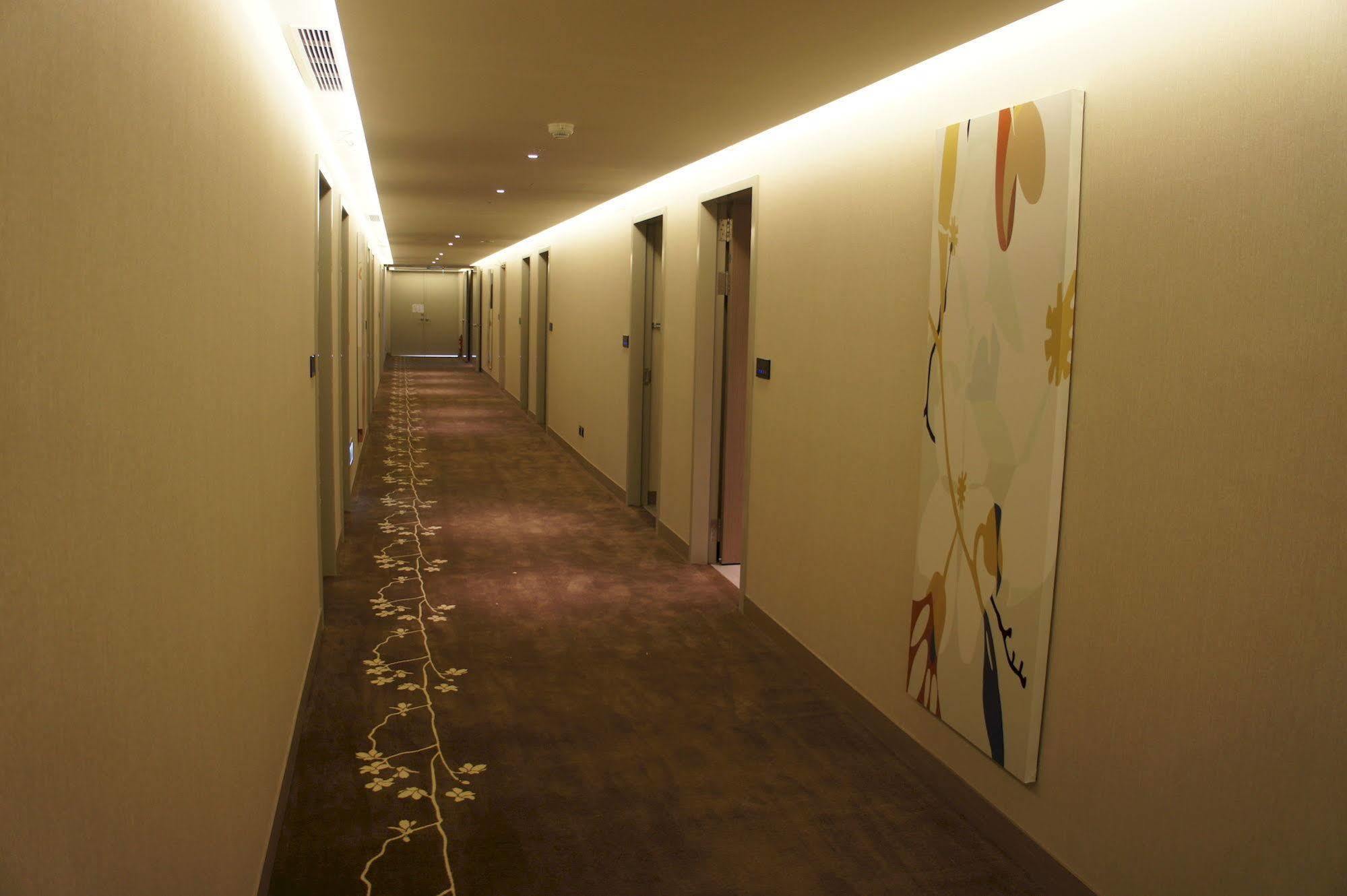 Hotel Kaohsiung International Plaza Exterior foto